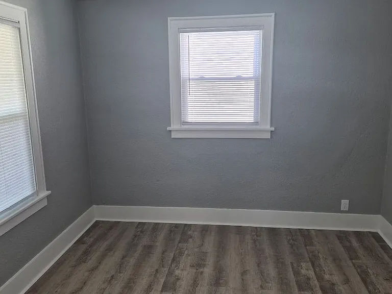 540 E Weber St — Photo 9