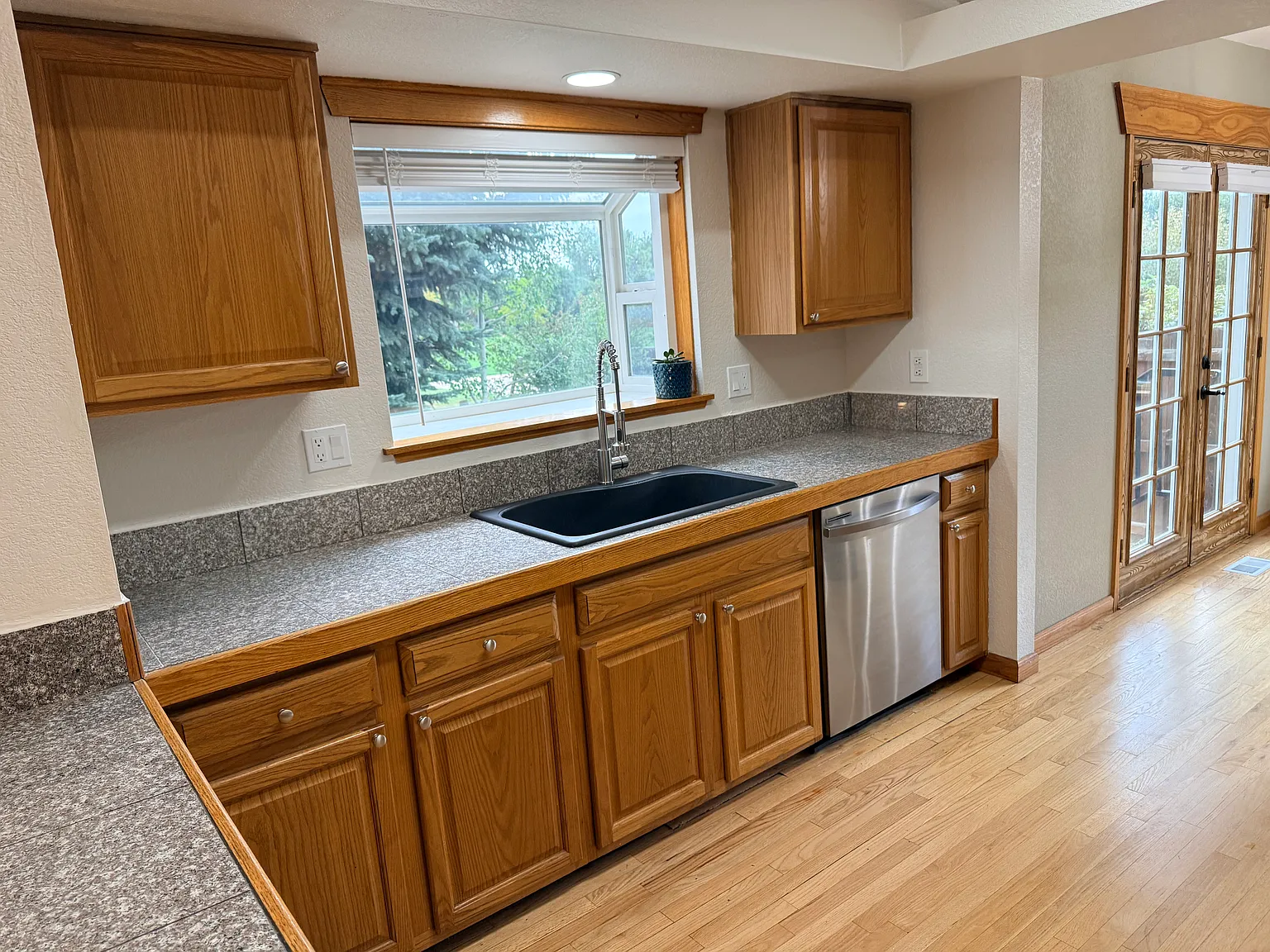 4 bed, 3.5 bath, 2000 sqft, $3,100 — Photo 3