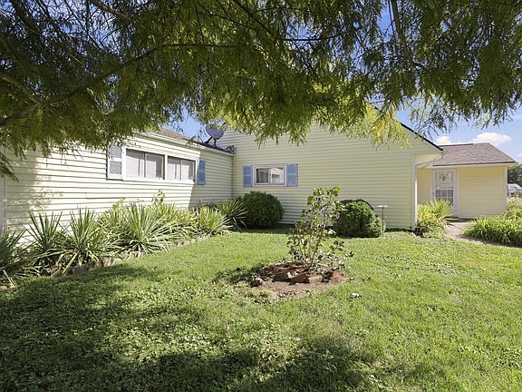 3rd image of 4126 Rickenbacker Ave