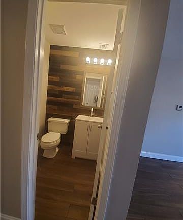 5th image of 2337 Park Place Dr