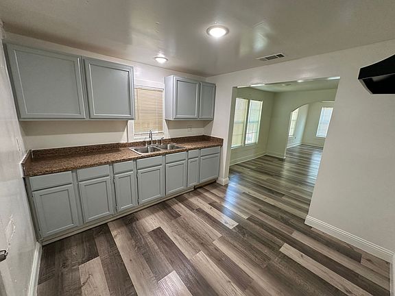 2nd image of 2206 Rockefeller Blvd