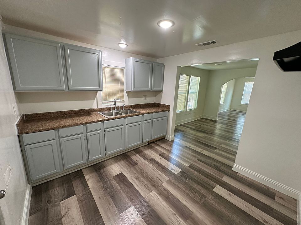 1st image of 2206 Rockefeller Blvd