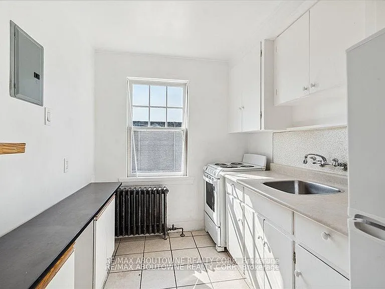 133 N Service Rd E #6 — Photo 9