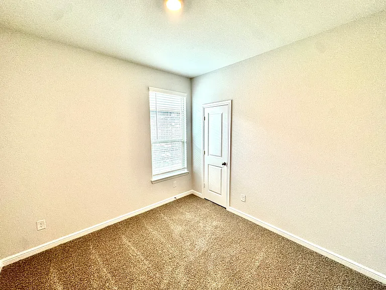 4308 Cornelia St — Photo 13