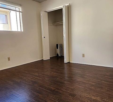 2nd image of 932 S Gramercy Pl