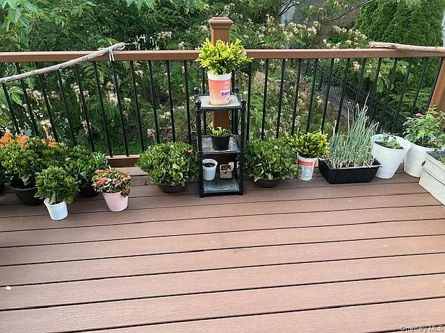 225 Thompson Shore Rd #2F — Photo 8