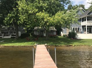 5274 Edgelake Dr, Pinckney, MI 48169