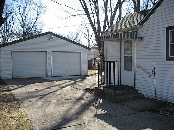 4th image of 2008 Midway Dr