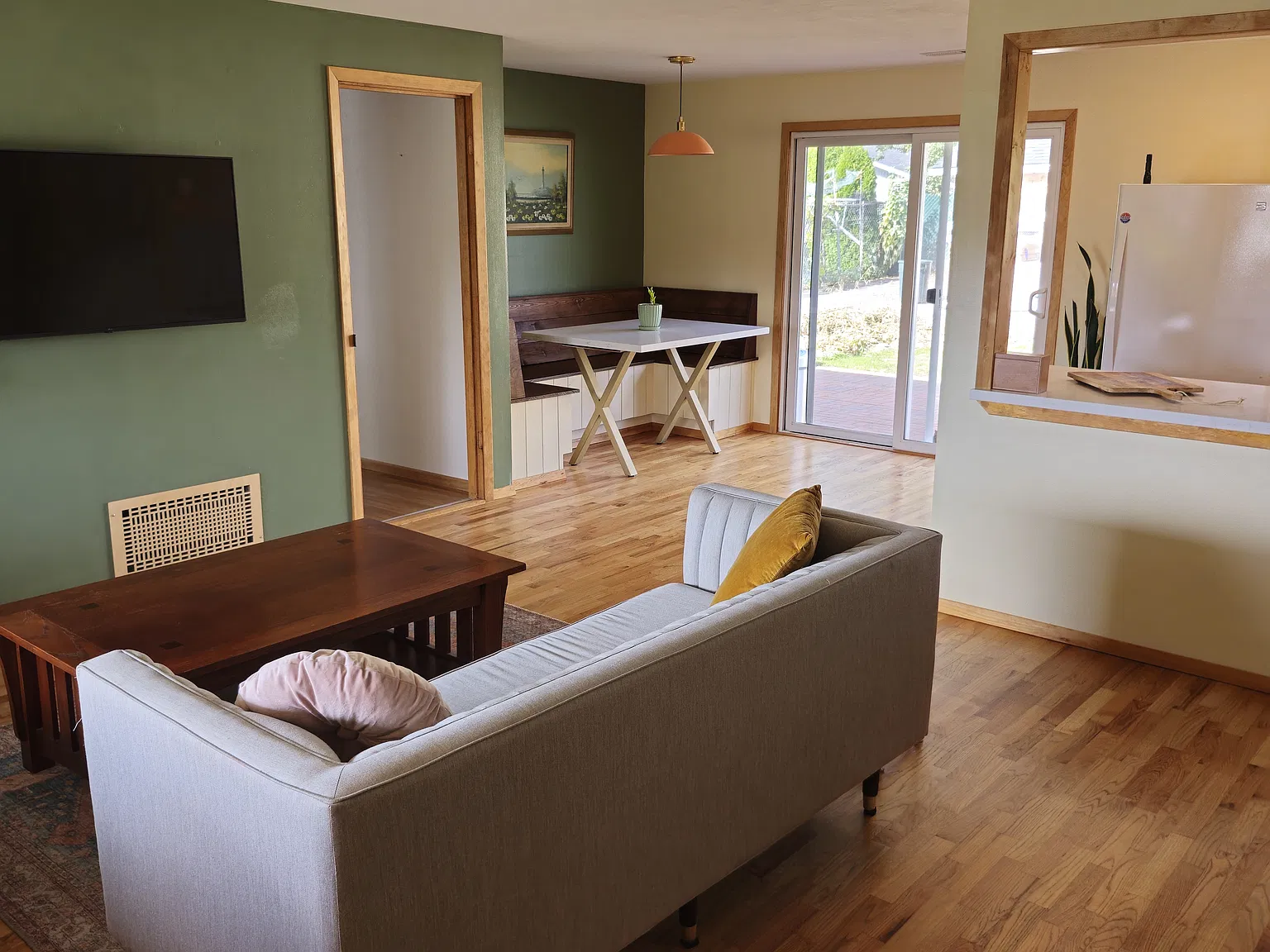 3 bed, 1250 sqft, $3,400 — Photo 2
