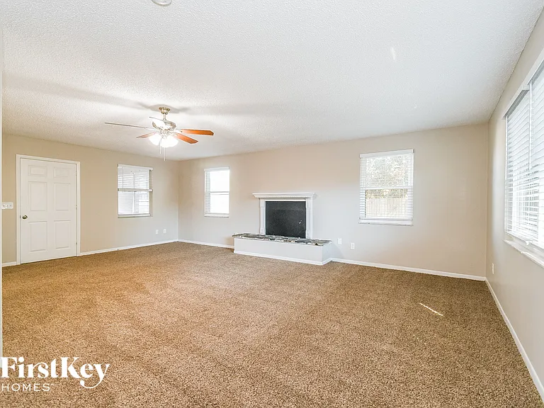 8801 Coventry Ct — Photo 6