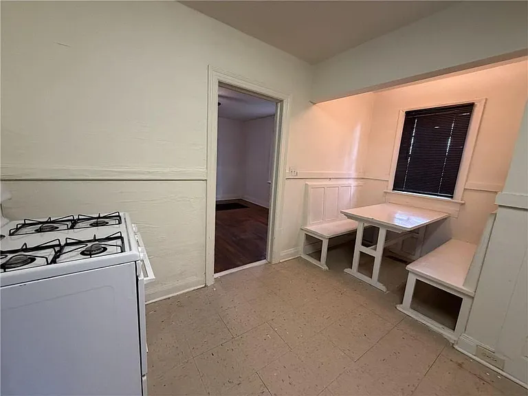 2353 Shelby St — Photo 5