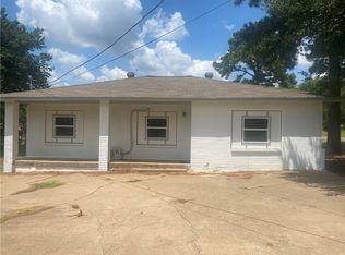 409 E 6th St, Hearne, TX 77859