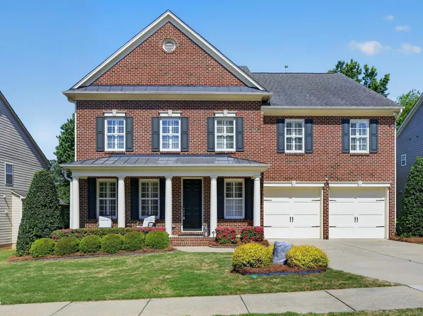 200 Meadowcrest Pl, Holly Springs, NC 27540