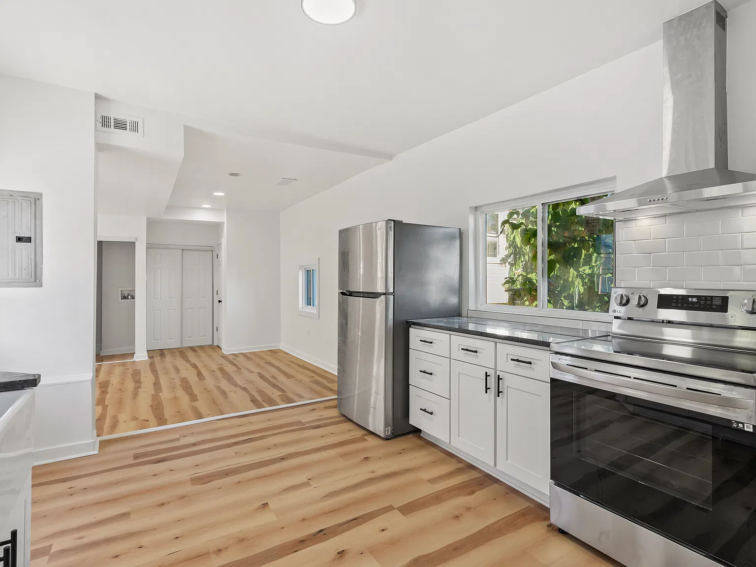 3 bed, 2.5 bath, $1,900 — Photo 4