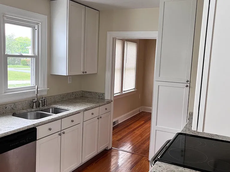 116 2nd Ave — Photo 11