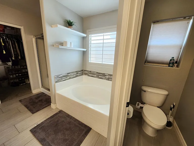 1932 S 174th Ave — Photo 11