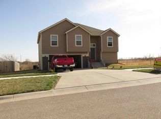 3111 Oakwood Dr, Junction City, KS 66441