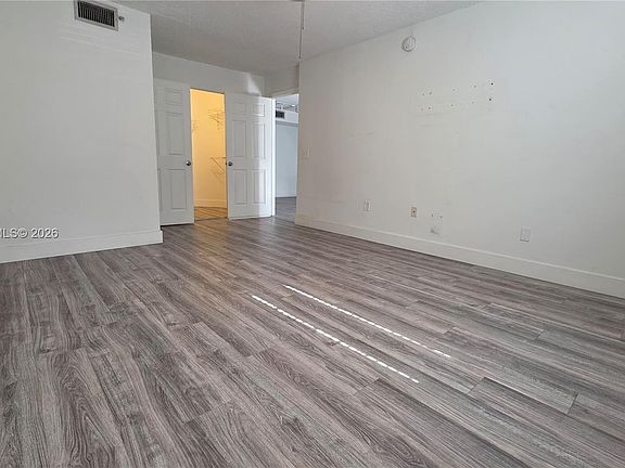 5th image of 5011 Wiles Rd APT 203