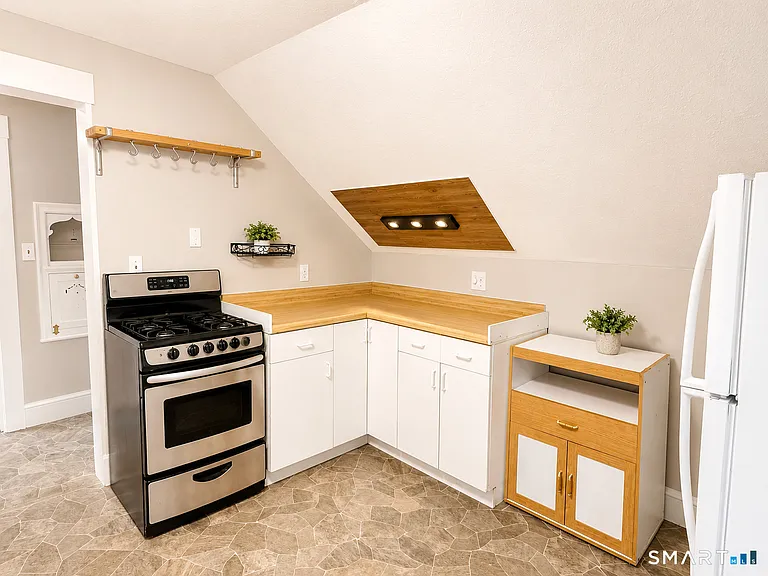 386 Brightwood Ave #3 — Photo 2