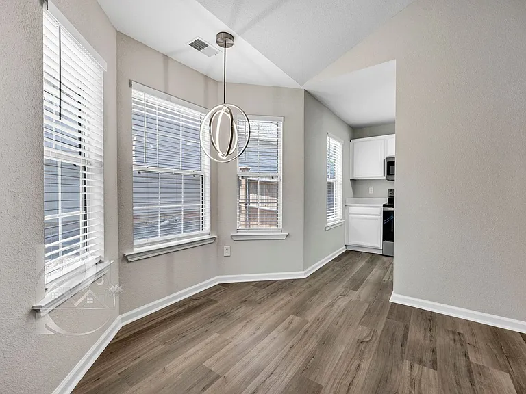 508 Lanesborough Dr — Photo 11