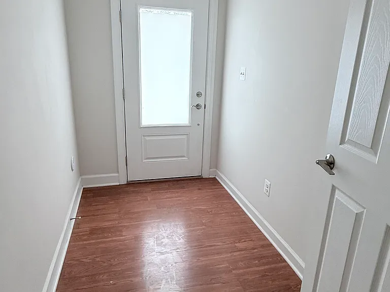3511 Carnaby St — Photo 4