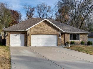 3740 S Oak Ave, Springfield, MO 65804