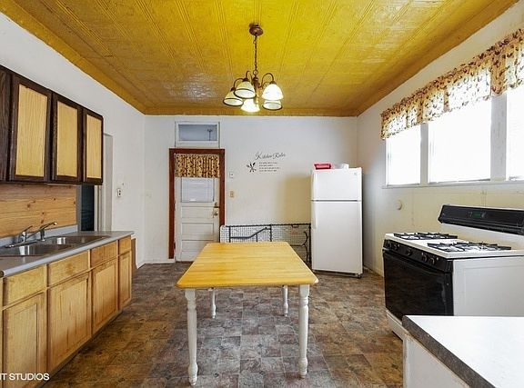 4th image of 13905 S Atlantic St