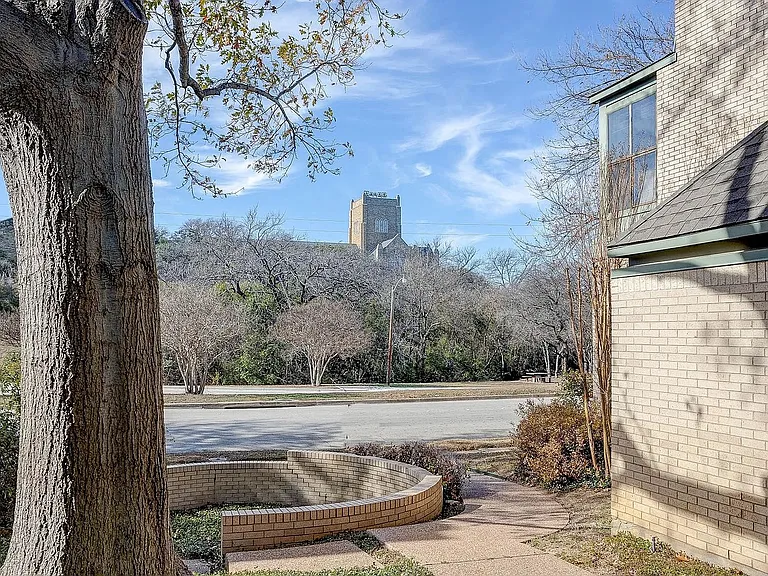 2633 McCart Ave — Photo 3