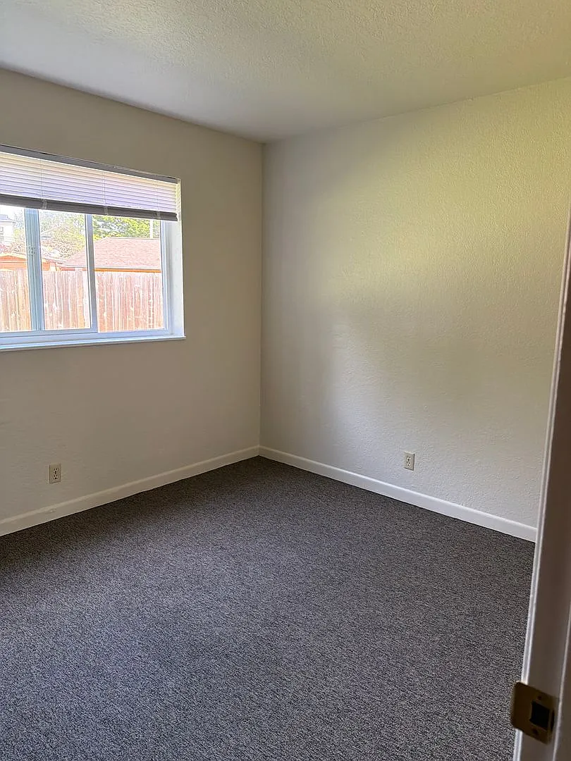 2270 gregori — Photo 2