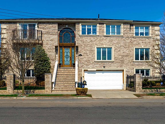 3rd image of 252 Tennyson Dr