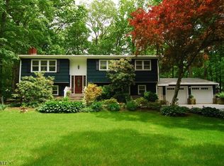 92 Weldon Rd, Lake Hopatcong, NJ 07849