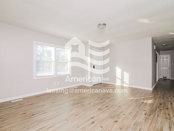 1039394_002_living_room_14102403.jpg
