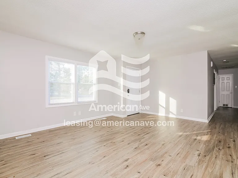 1039394_002_living_room_14102403.jpg