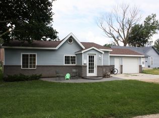 9 8th Ave NE, Hampton, IA 50441
