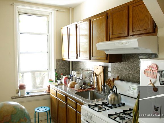 2nd image of 346 7th Ave #Tworight