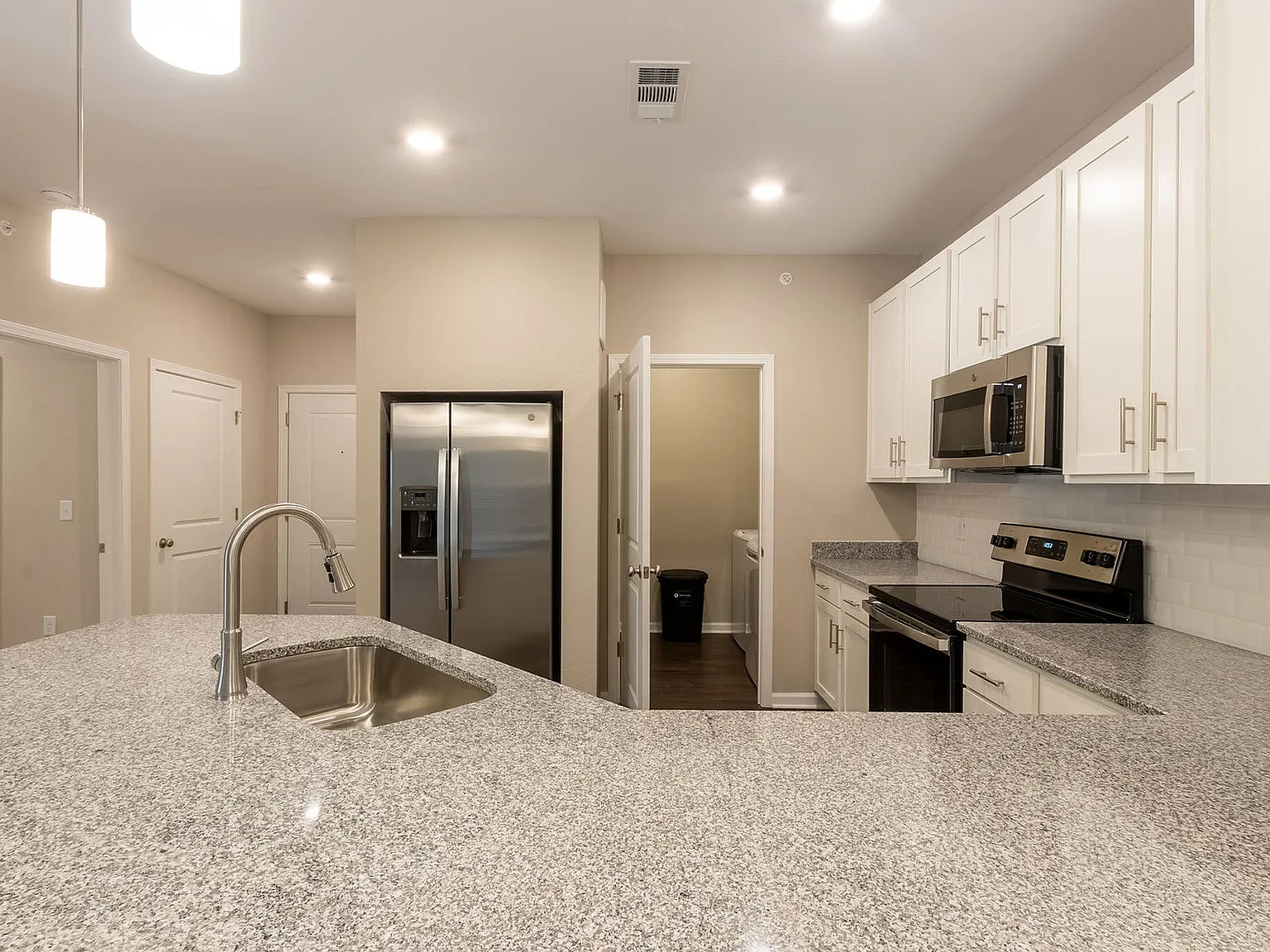 Summer Lake Apartments — Photo 4