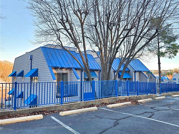 2nd image of 1376 Pelham Pkwy #C
