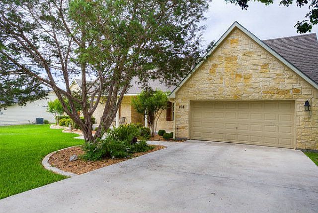 1st image of 208 Oakview Dr
