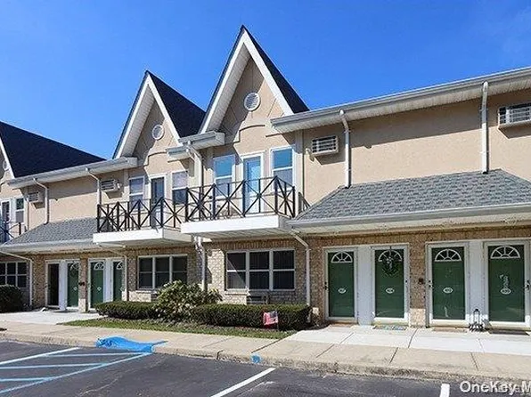 407 Cambridge Court #407, Glen Cove, NY 11542