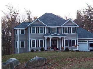 4 Hyde Park Cir, Londonderry, NH 03053