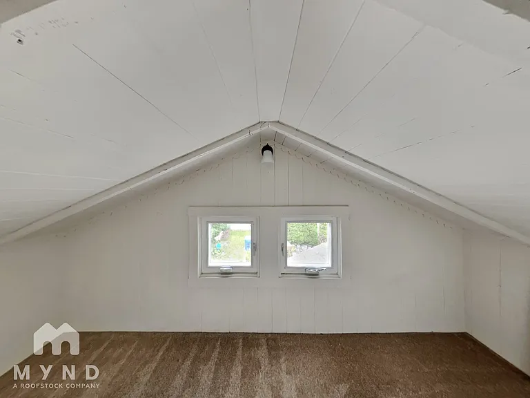 1311 N Alder St — Photo 15