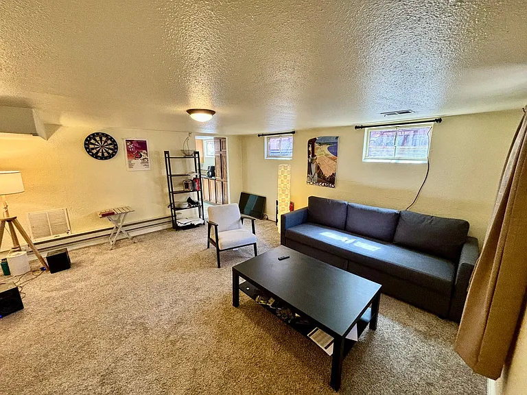 318 Scott Ave #B — Photo 3