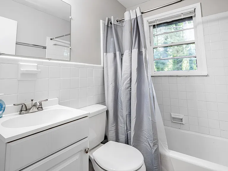 Latona Dr SW — Photo 9