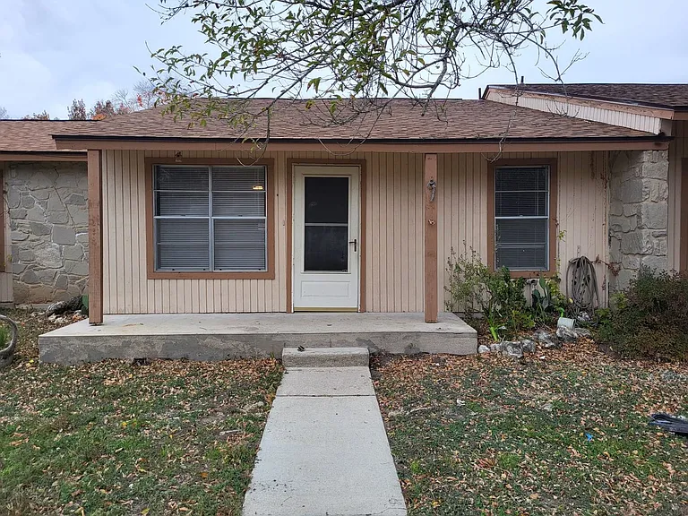 1051 Country Club Dr #19 — Photo 2