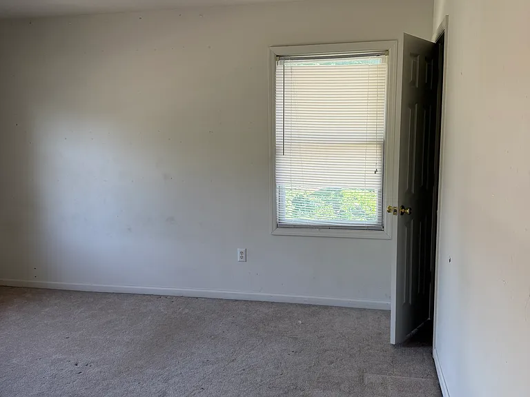262 S 10th Ave — Photo 7