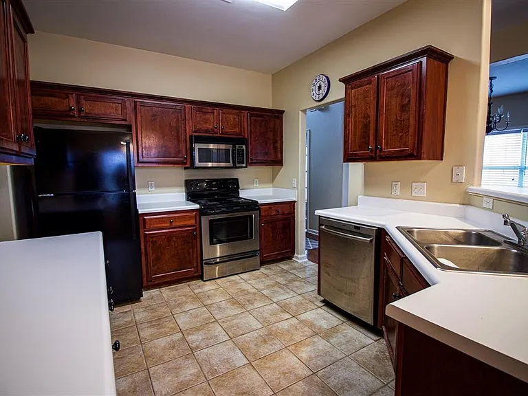 10521 Ashglen Cir S — Photo 2