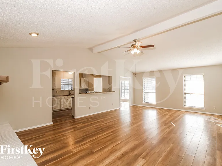 1205 Timber Valley Dr — Photo 3