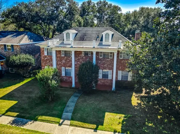 5401 Wimbledon Ct, New Orleans, LA 70131