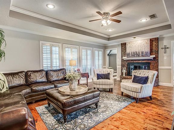 5th image of 703 Meadowbrooke Cir