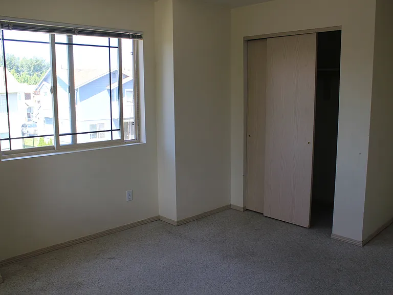 503 E River Ave — Photo 22